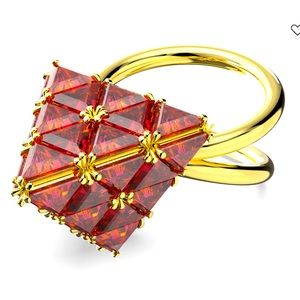 Swarovski Curiosa cocktail ring, Triangle cut, Red, Gold-tone plated, Size 60